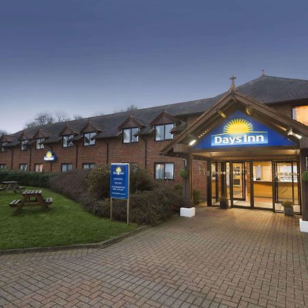 Days Inn By Wyndham Sevenoaks Clacket Lane Westerham Esterno foto