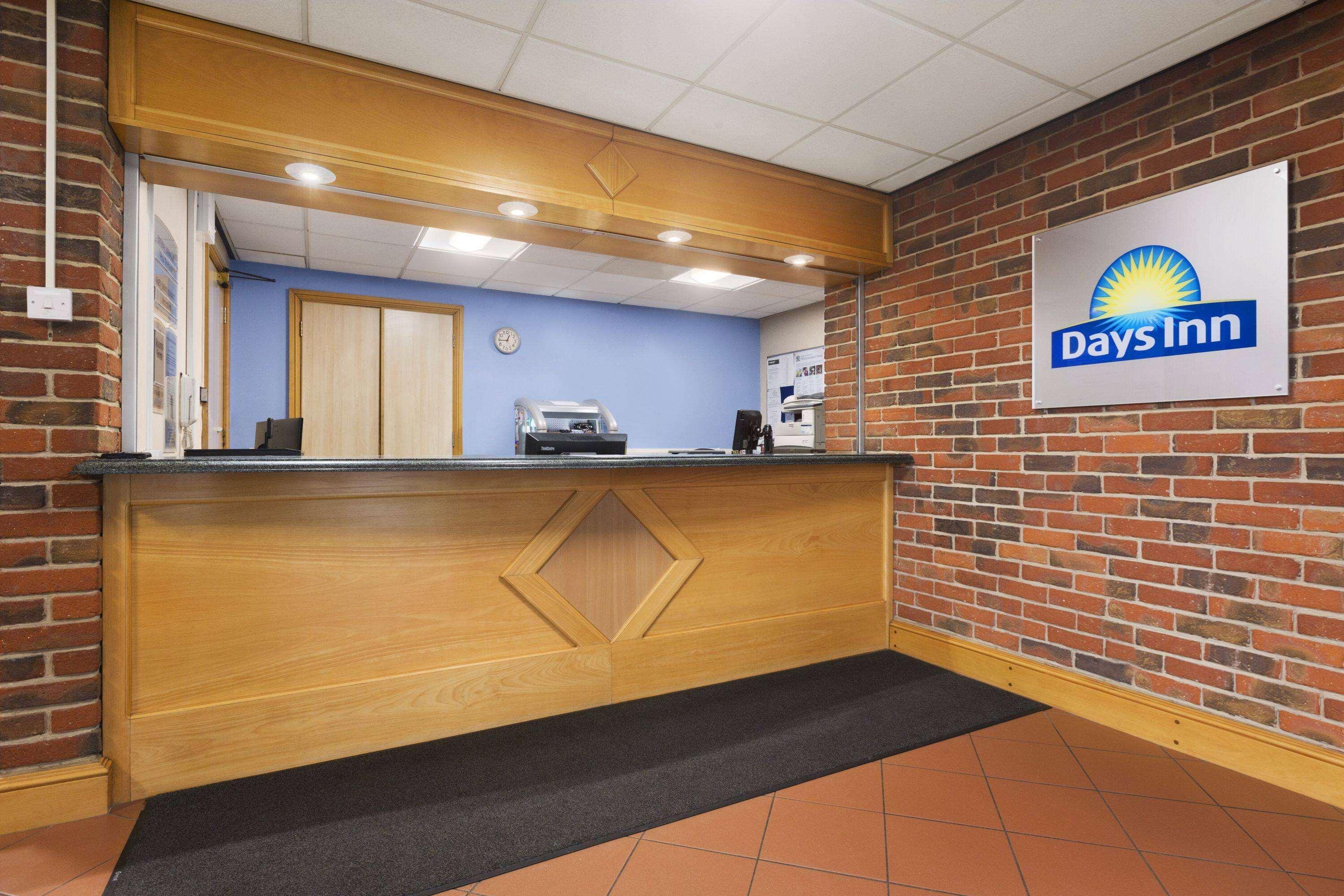 Days Inn By Wyndham Sevenoaks Clacket Lane Westerham Esterno foto